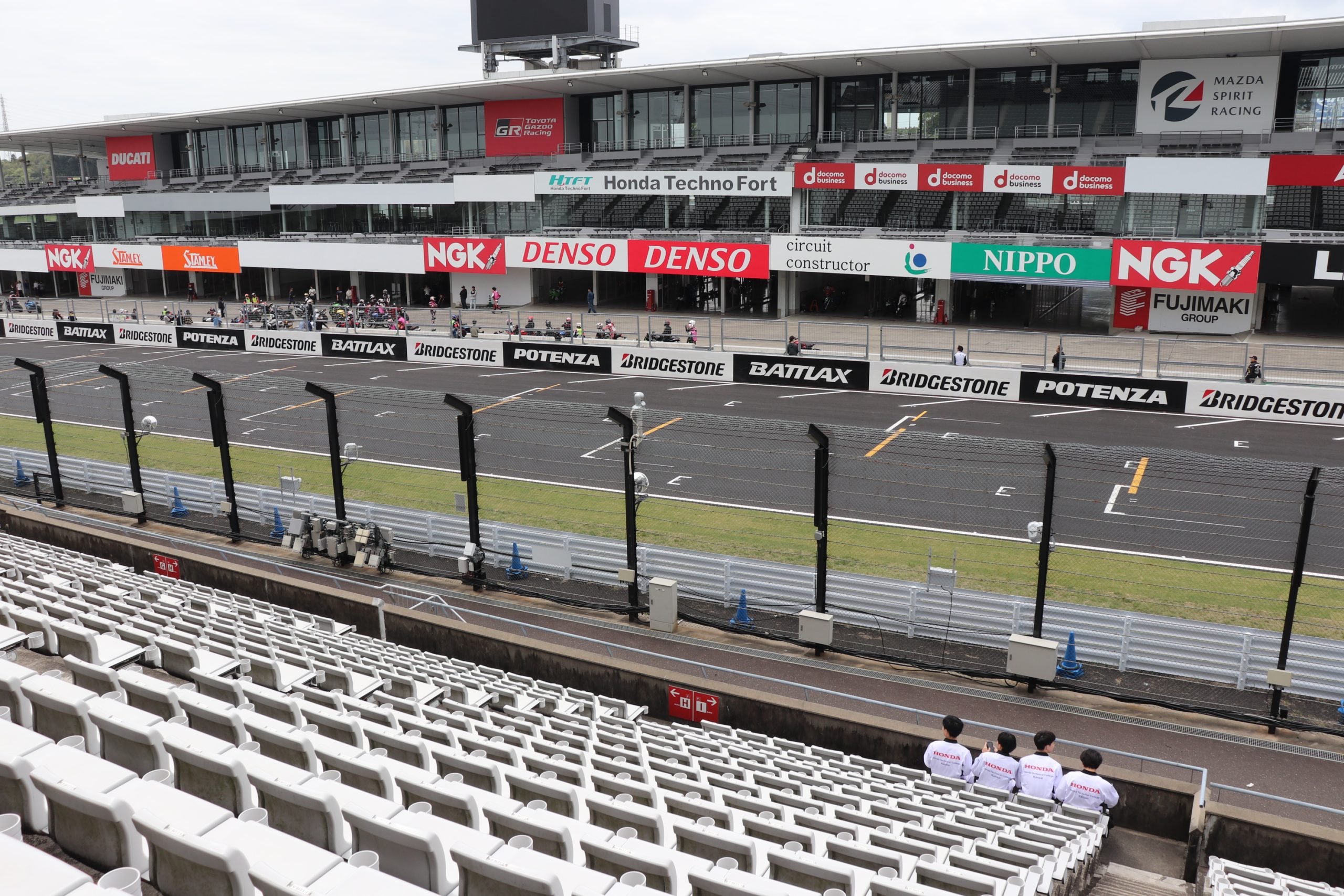 【鈴鹿サーキット＆鈴鹿製作所へ！】校外オリエンテーション（４/21-22）