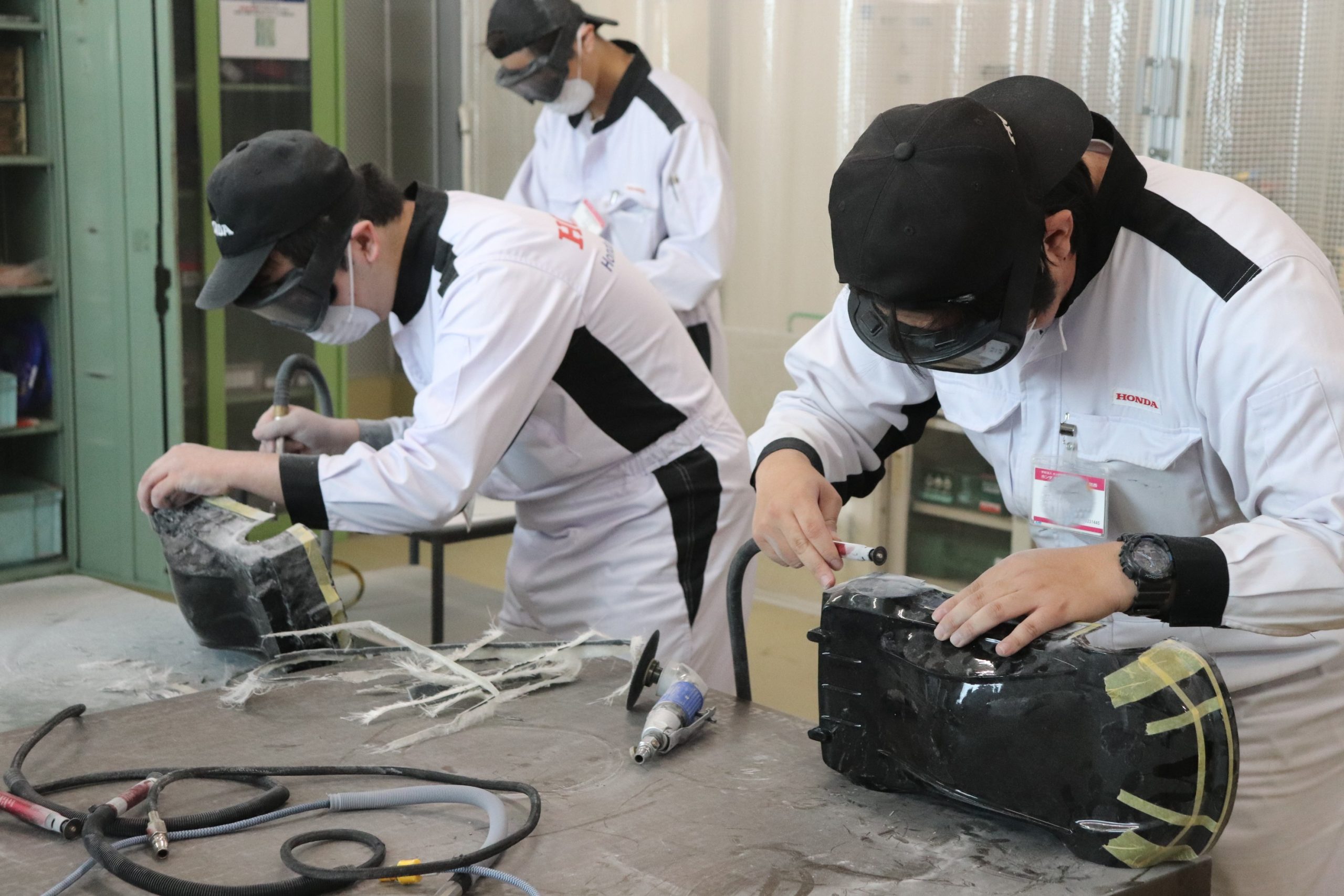 【授業】クルマの外装を作ってみた（ＦＲＰ講習）