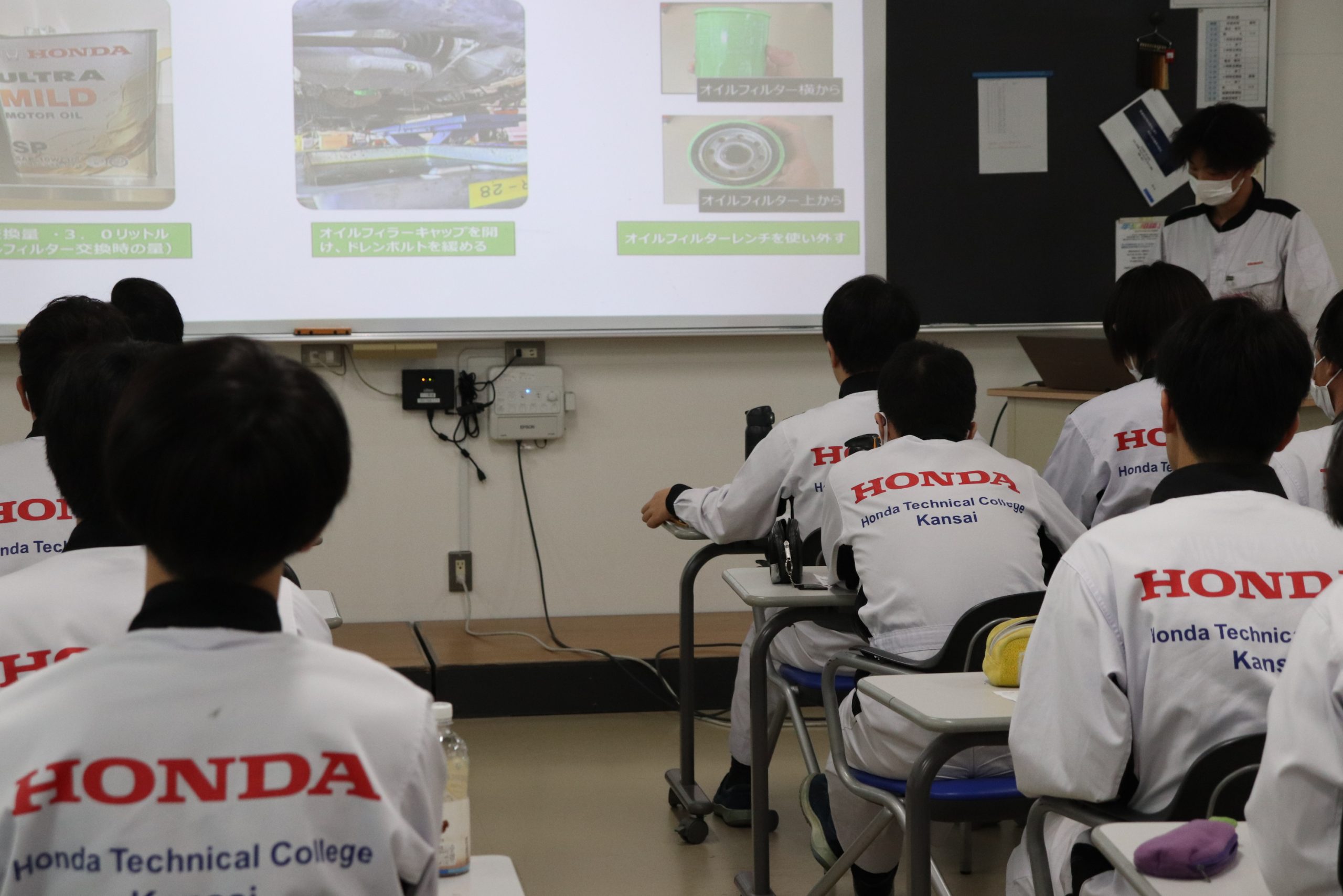 【授業】前期の課題研究発表会（一級自動車整備士コース3年生）